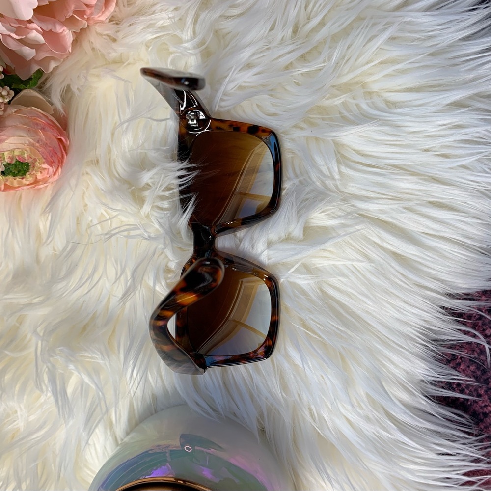 New Oversized Tortoise Big Frame Sunglasses - Picture 3 of 7
